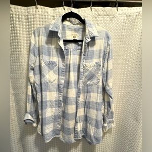 Women’s Billabong Flannel size Medium.